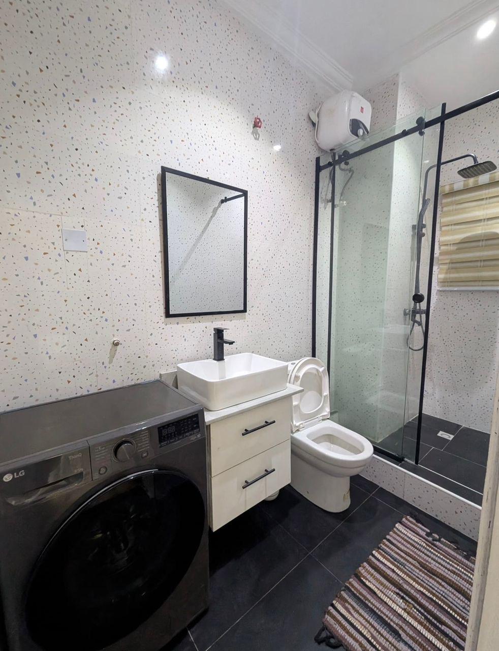 OLIVINE: Cozy 1 bedroom unit with balcony