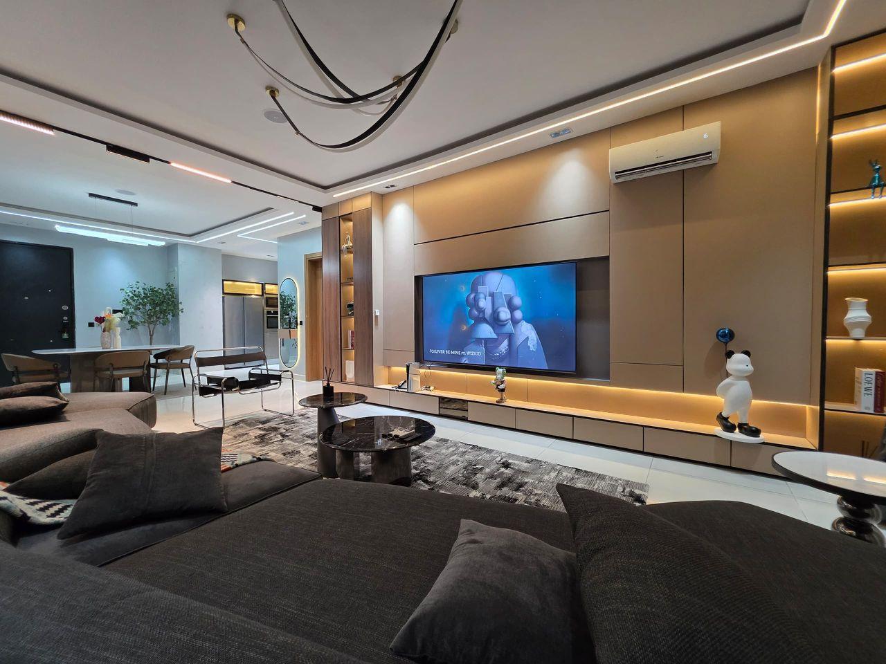 BIG BALL TWO BEDROOM APARTMENT